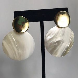 🌻 3/25 🌻 Pearl Shell Earrings